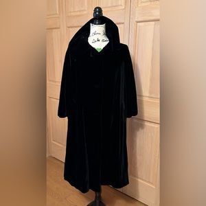 Vintage fully lined Black Velvet opera Coat with pockets